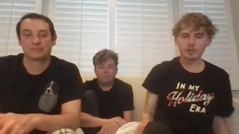 Roommates online show from April 20, 2:14 am