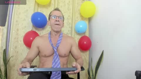 Axel online show from June 18, 11:37 am