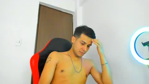 Independence model AbelAsburgo online show from July 1, 10:10 pm