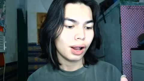 asian_babyboi online show from July 14, 4:38 am