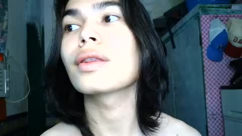 asian_babyboi online show from July 24, 2:09 am