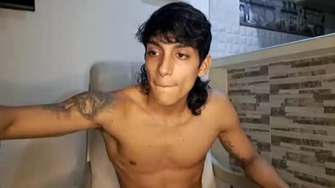 axel_rosse2 online show from August 6, 8:04 pm