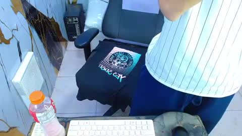 boy_tatto77 online show from July 17, 1:57 am