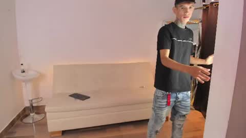 darwin_stark online show from June 29, 3:34 am