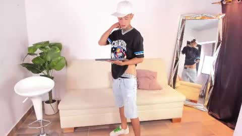 darwin_stark online show from July 8, 4:38 am