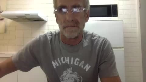 deanofflove221000 online show from May 18, 6:52 am