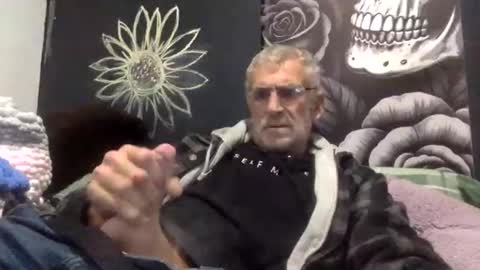 deanofflove221000 online show from May 5, 1:51 am