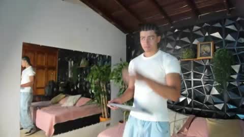 Elloit Colton online show from July 20, 6:32 pm
