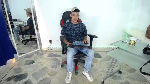 Favel Gomez online show from December 21, 1:21 pm