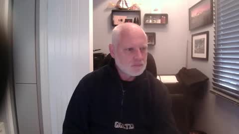 greyfox_6000 online show from May 6, 10:27 am