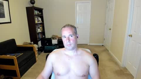 hotmale4u692000 online show from August 10, 3:01 am