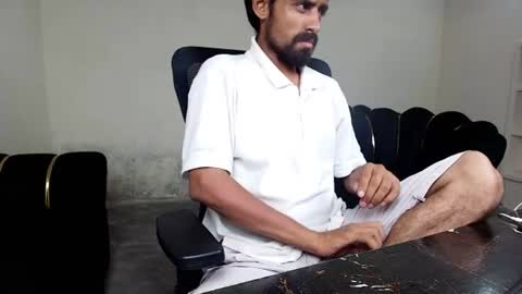 Naveed online show from July 6, 7:05 pm