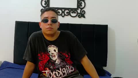 james_02__ online show from July 3, 5:02 am