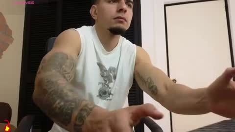 josh_miller01 online show from June 20, 1:38 pm