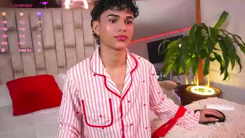 kai_onfire online show from July 15, 6:42 am