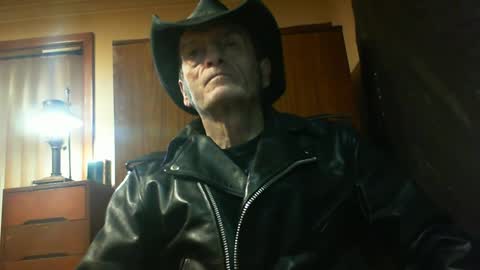 leathergreaser online show from July 11, 9:06 pm