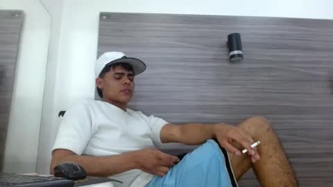 lelehott01 online show from July 14, 3:22 am