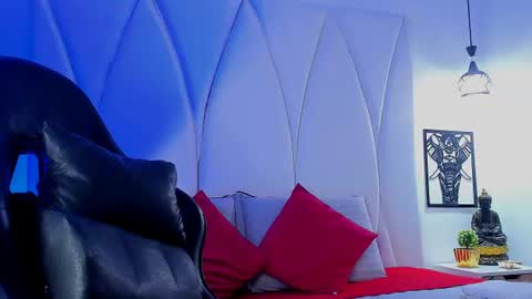 MAX online show from June 23, 10:02 pm