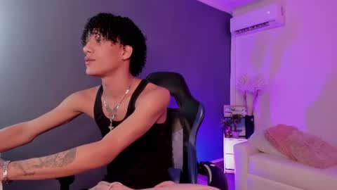 noahbull19 online show from July 1, 2:34 am