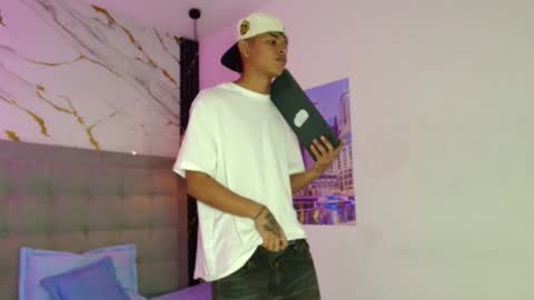 nova_mitchell online show from June 19, 12:43 pm