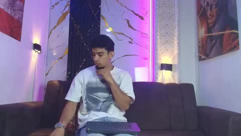 prince_arthur77 online show from July 17, 2:35 pm