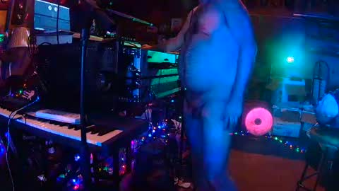 punkrunr083 online show from June 29, 9:04 am