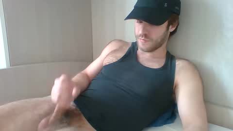 randomguy_42 online show from May 14, 1:31 pm