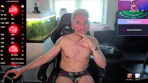 Rayzel White online show from June 10, 5:24 pm