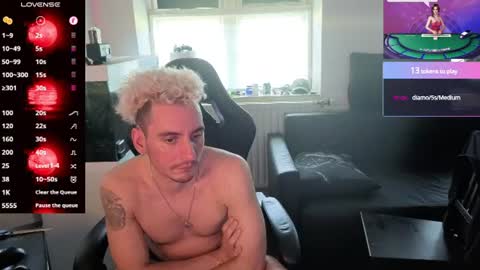 Rayzel White online show from June 21, 4:12 pm
