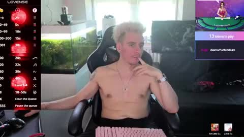 Rayzel White online show from June 18, 4:34 pm