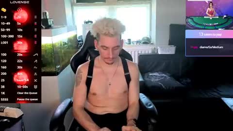 Rayzel White online show from June 23, 6:22 pm
