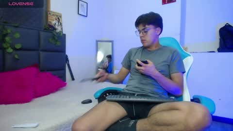 samuel_dark online show from April 10, 11:56 pm