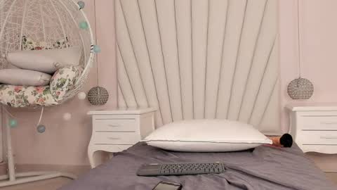 Taylor Gray online show from June 7, 7:04 am