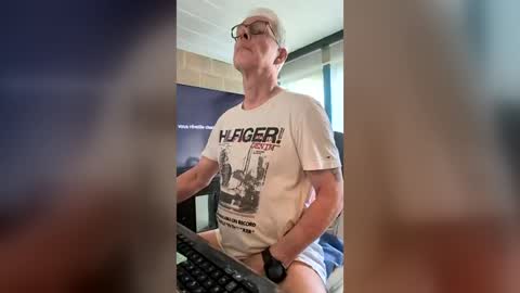 tirexx69 online show from July 18, 6:19 am