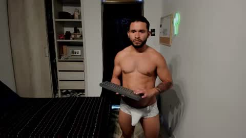 travis bakerr online show from July 28, 7:26 pm