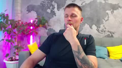 vikingchrisss online show from July 5, 10:44 am