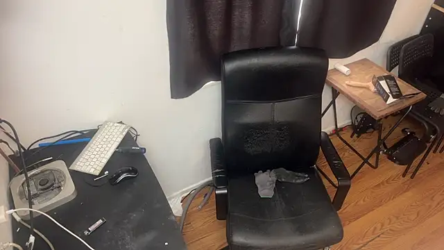 leanjamesdean online show from June 18, 1:51 am