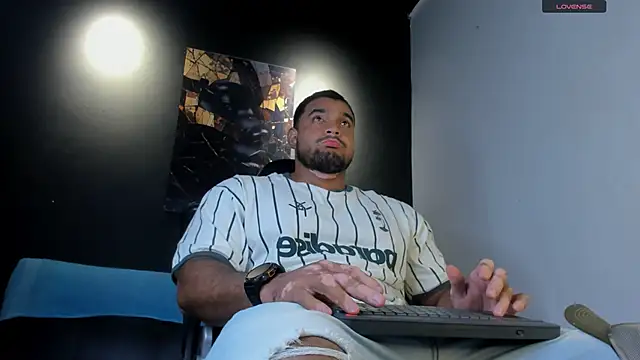 Big furry bear13 online show from June 19, 4:40 am