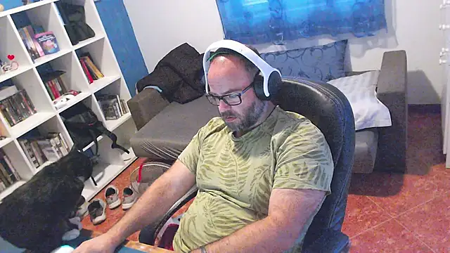 ravingr4d4 online show from July 8, 8:18 am