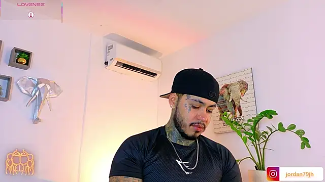 JordanSmiith  online show from July 17, 10:05 pm