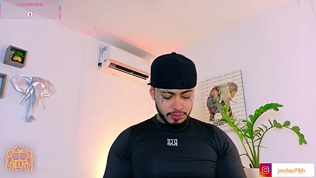 JordanSmiith  online show from July 13, 9:17 pm
