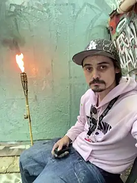 JustTylerr online show from June 9, 11:01 am