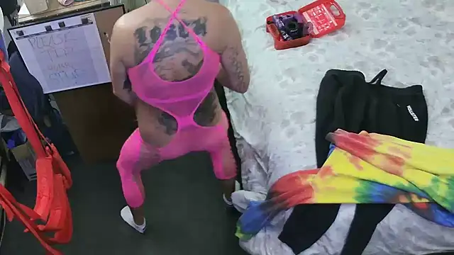 ROCKHARDDADDY86 online show from June 17, 1:46 pm