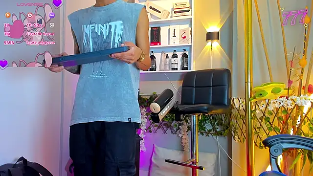  taylor black online show from August 3, 9:21 pm