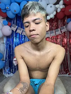 MaxiWildd online show from July 4, 2:09 pm