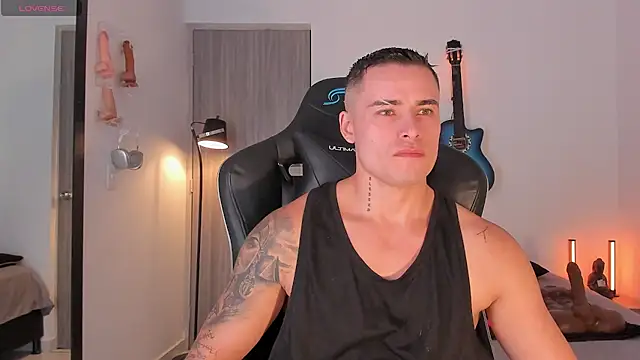 connorsmiith online show from July 15, 4:24 pm