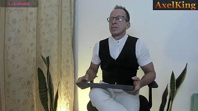  axelking  online show from July 15, 12:01 pm