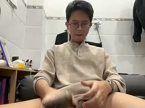 kaiden11233 online show from January 9, 1:27 pm