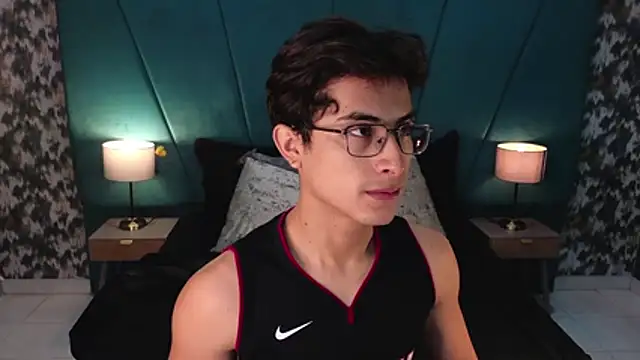 Aaron Eze online show from June 5, 12:22 pm