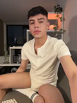aronnhidden online show from July 12, 2:57 am